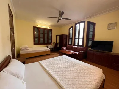 Deluxe Queen Studio — French-styled house